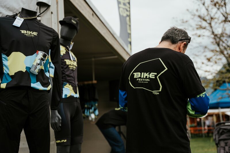 Zu Weihnachten, Verschenke den Bike Festival Style